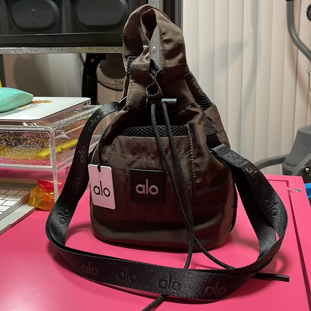 Alo Utility Cross Body Bucket Bag in Espresso + Black - Picture 6 of 13